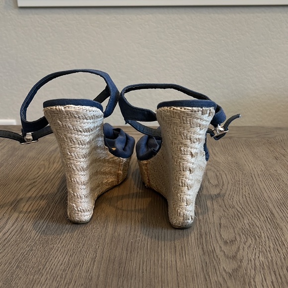 Franchesca’s wedge Sandlle. Size 9 - Picture 3 of 3